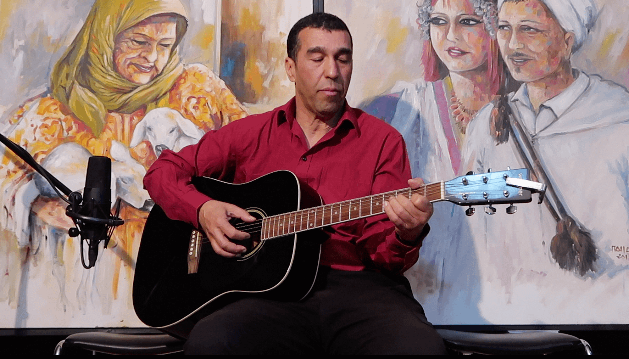 Mo Mallal playing guitar